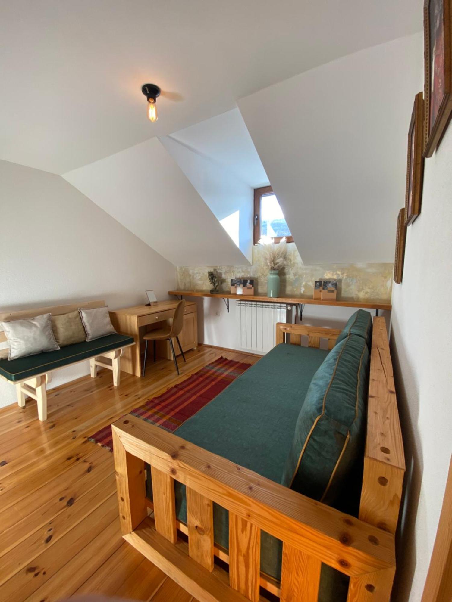 Pubhouse & Rooms Pahulja Колашин Екстер'єр фото