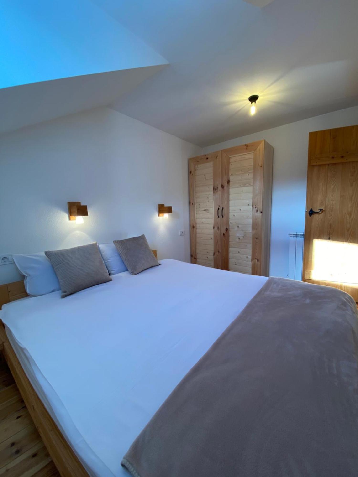 Pubhouse & Rooms Pahulja Колашин Екстер'єр фото
