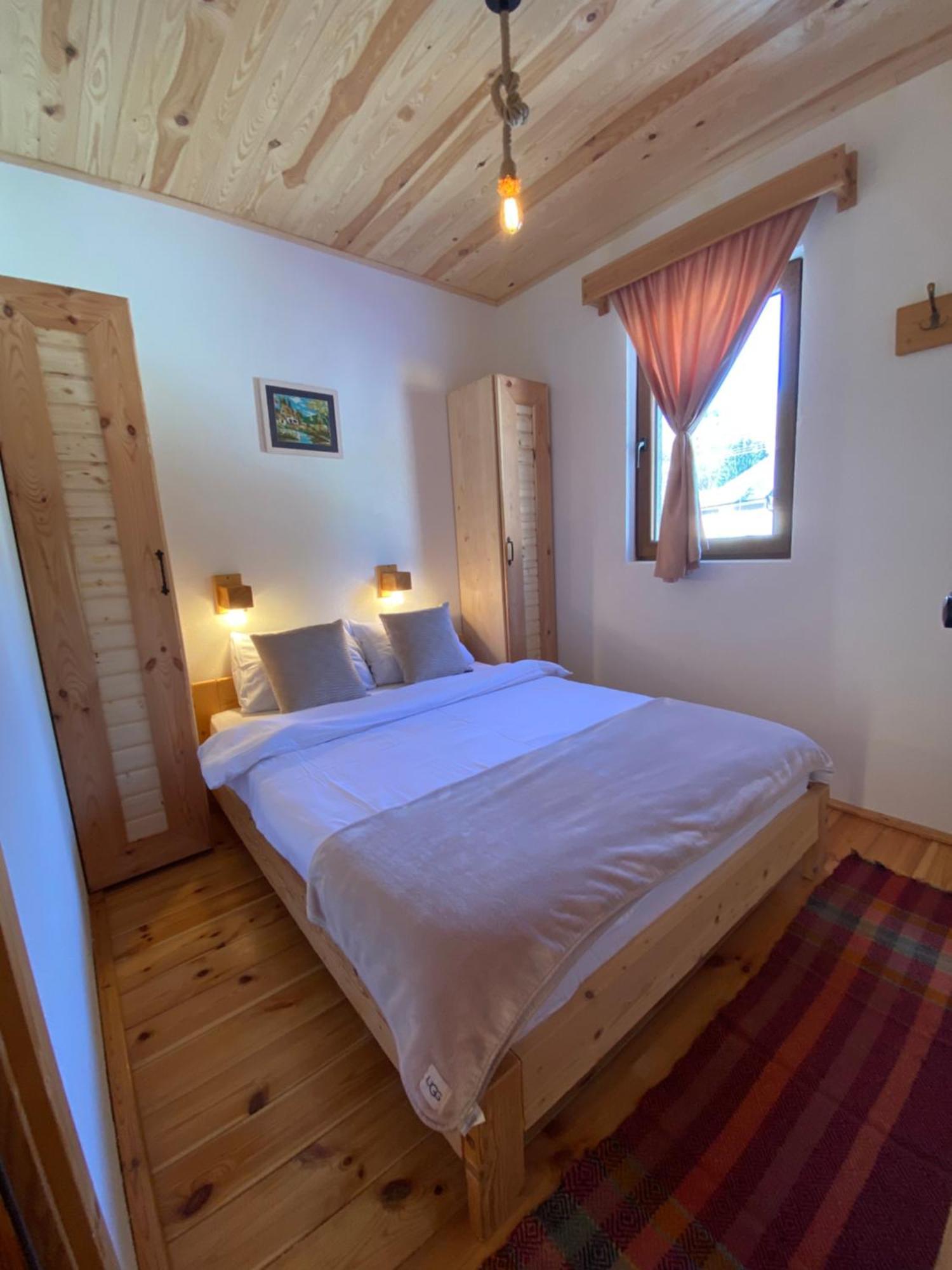 Pubhouse & Rooms Pahulja Колашин Екстер'єр фото