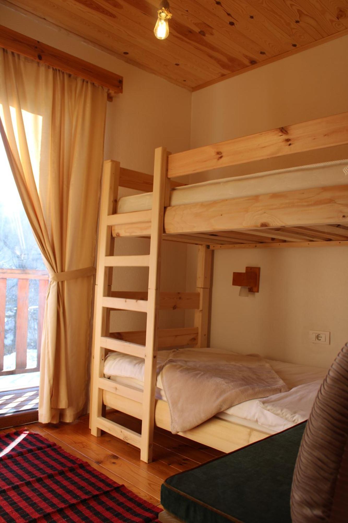 Pubhouse & Rooms Pahulja Колашин Екстер'єр фото