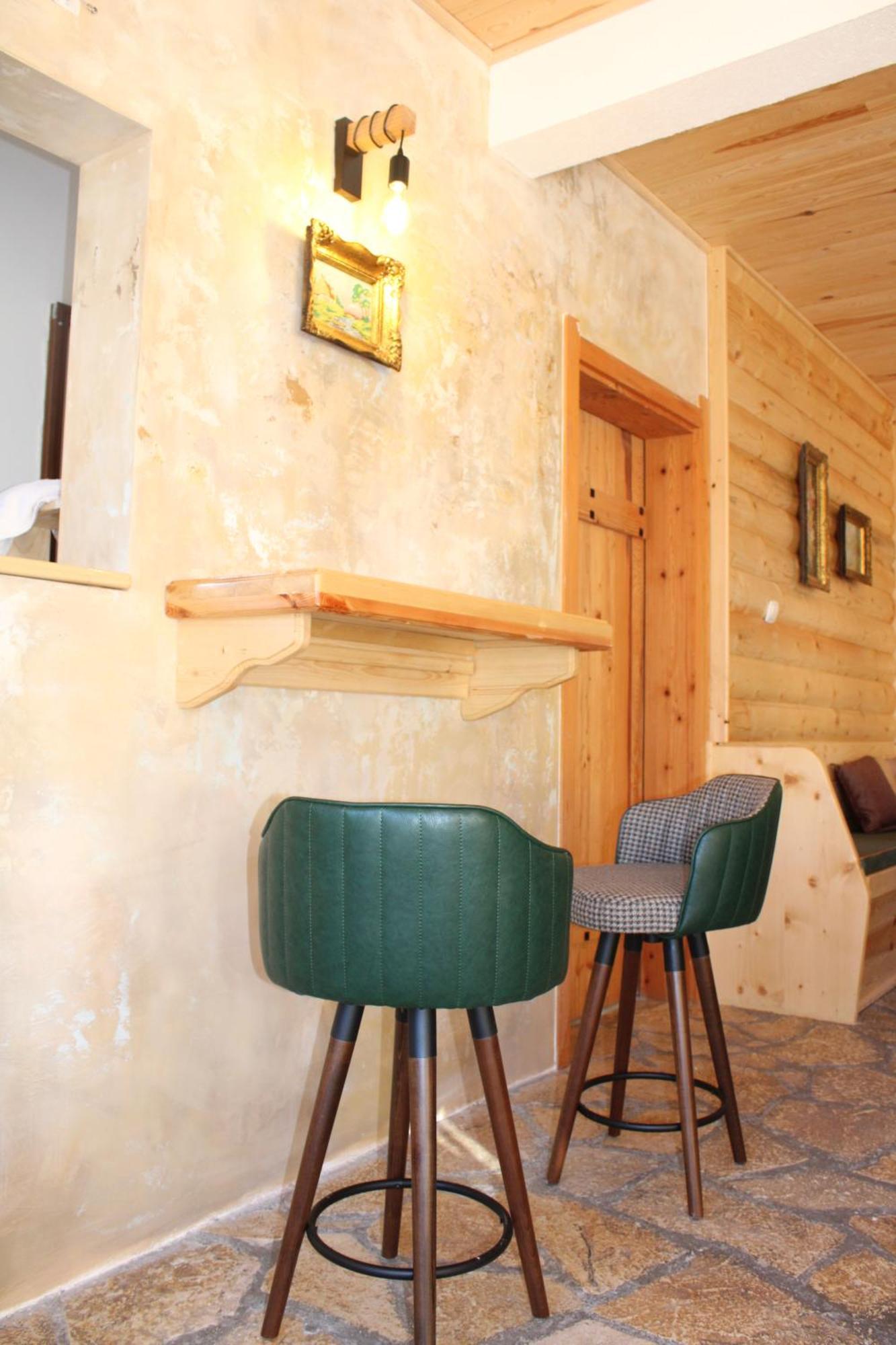 Pubhouse & Rooms Pahulja Колашин Екстер'єр фото