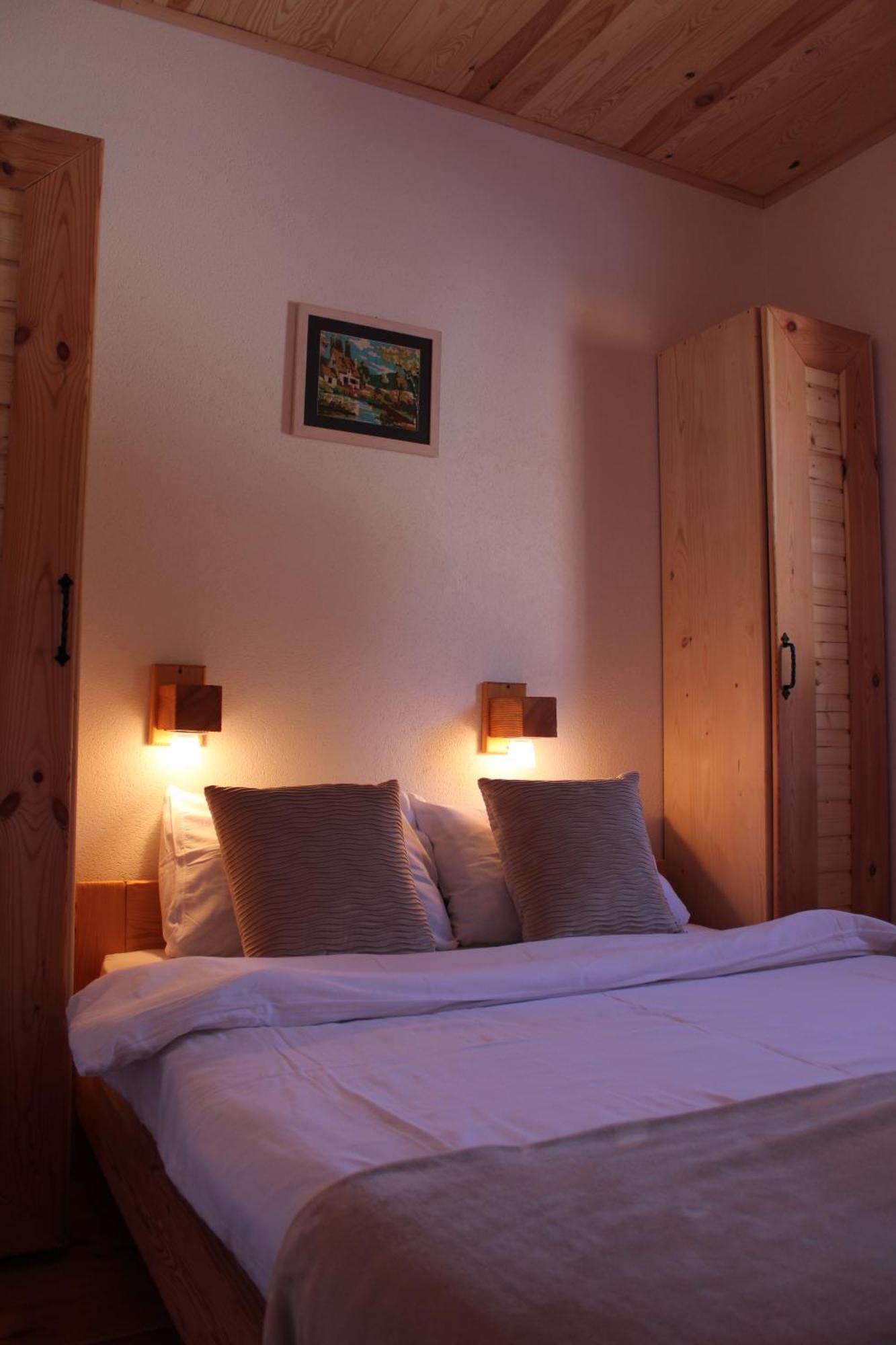 Pubhouse & Rooms Pahulja Колашин Екстер'єр фото