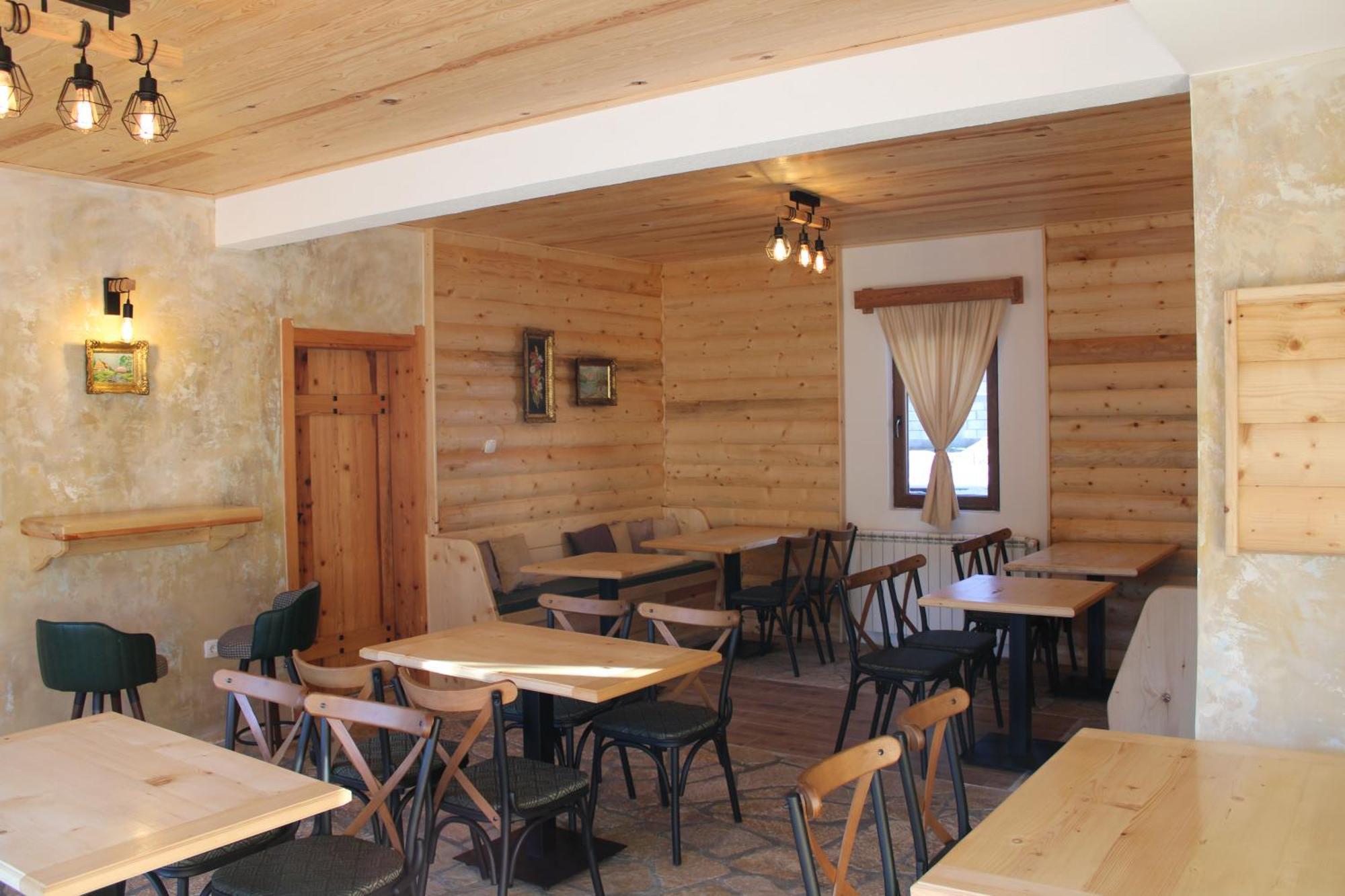 Pubhouse & Rooms Pahulja Колашин Екстер'єр фото