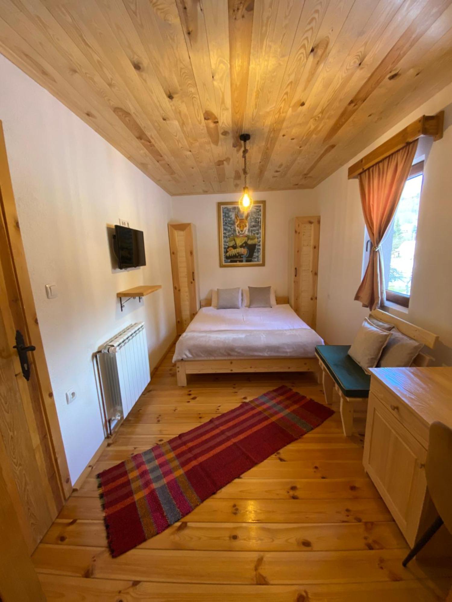 Pubhouse & Rooms Pahulja Колашин Екстер'єр фото