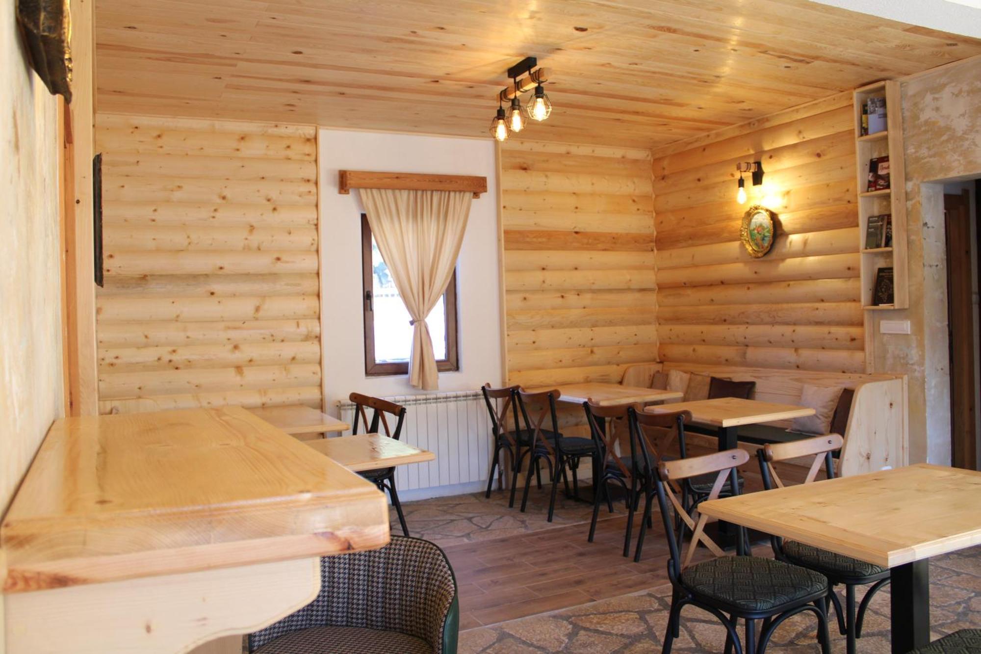 Pubhouse & Rooms Pahulja Колашин Екстер'єр фото