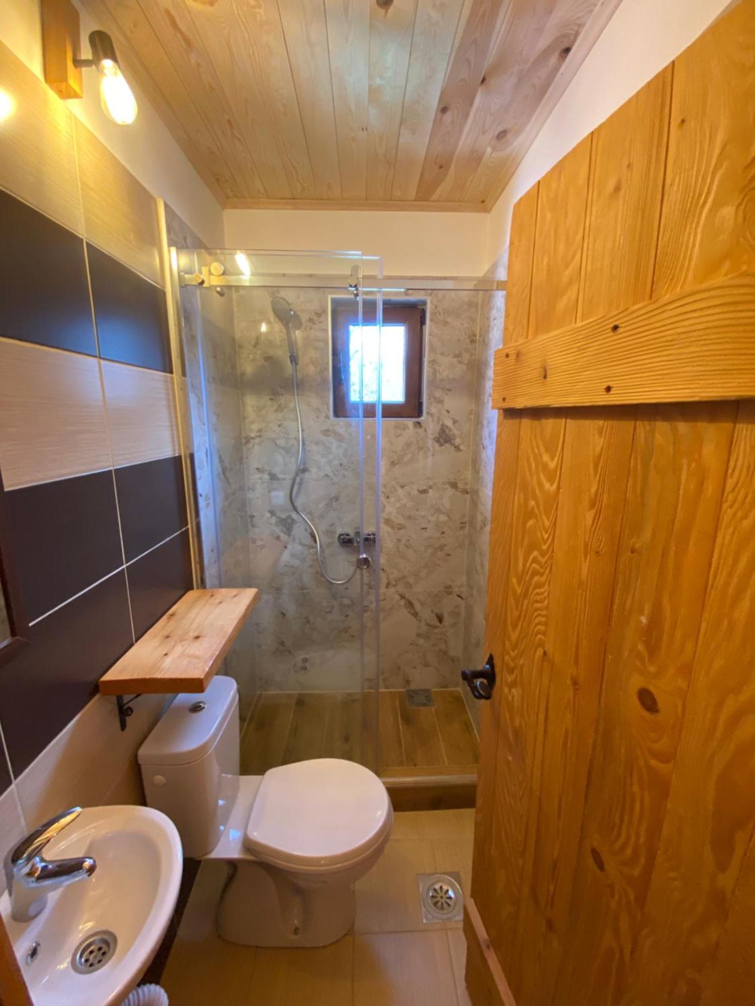 Pubhouse & Rooms Pahulja Колашин Екстер'єр фото