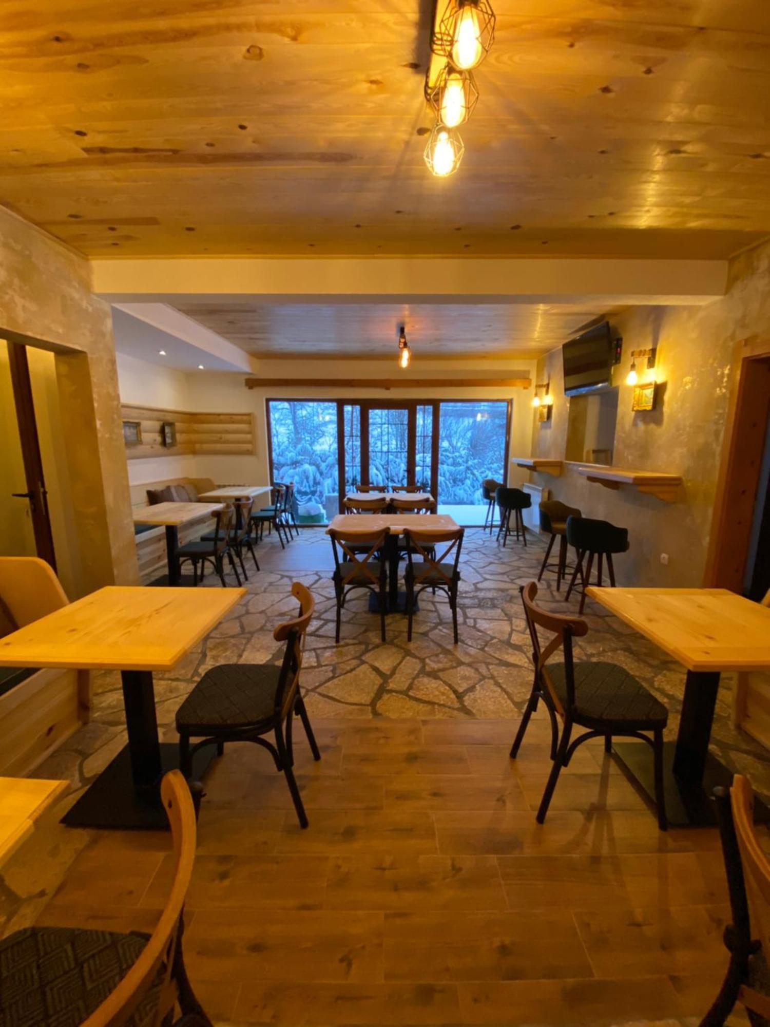 Pubhouse & Rooms Pahulja Колашин Екстер'єр фото