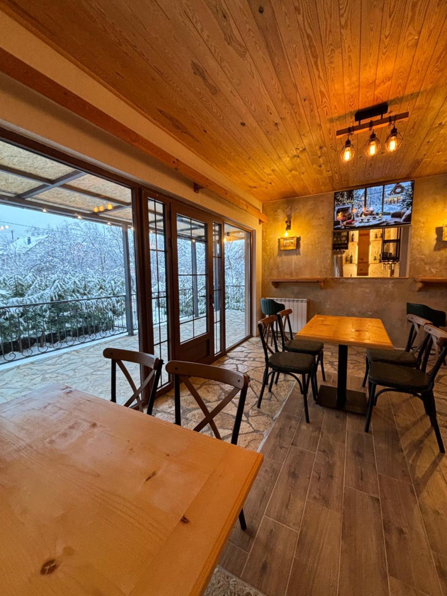 Pubhouse & Rooms Pahulja Колашин Екстер'єр фото